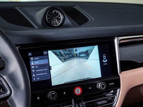 Certified 2025 Porsche Macan image 23