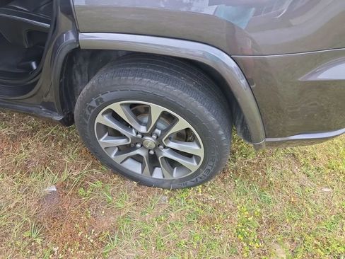 Used 2018 Jeep Grand Cherokee Overland w/ Interior Metal Package image 27