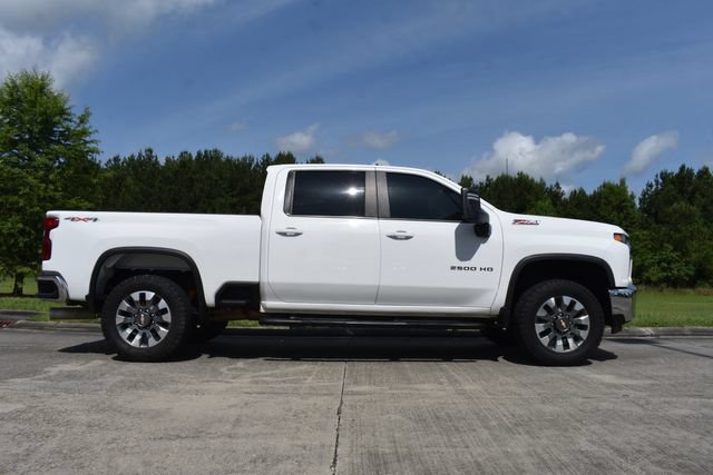 Used 2022 Chevrolet Silverado 2500 LT w/ Convenience Package AWD/4WD image 3