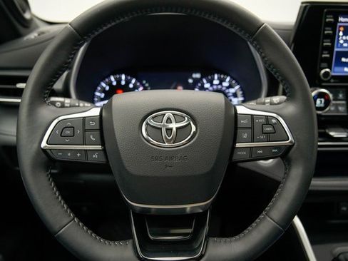 Used 2021 Toyota Highlander XSE image 25