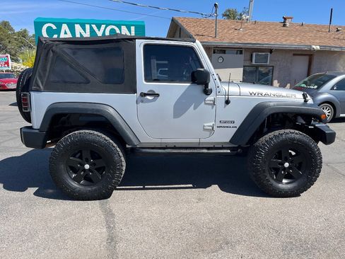 Used 2012 Jeep Wrangler Sport AWD/4WD image 3
