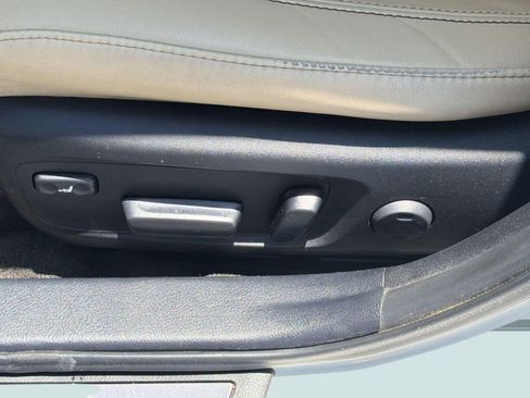 Used 2014 Toyota Avalon Limited w/ Technology Package FWD image 13