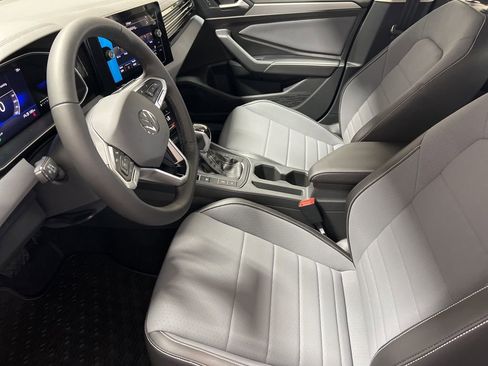 New 2025 Volkswagen Jetta SE image 9