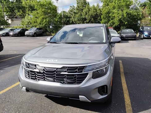 Used 2026 Kia Seltos LX FWD image 3