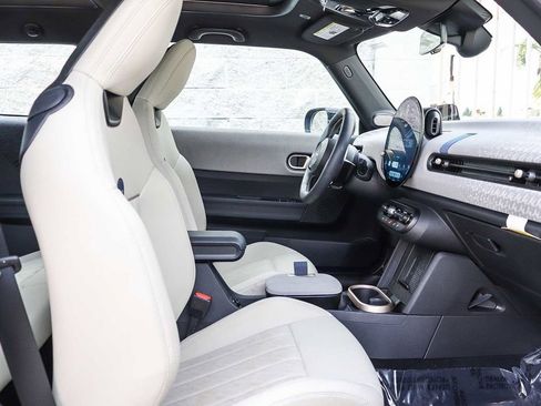 Used 2025 MINI Cooper 2-Door Hardtop image 17