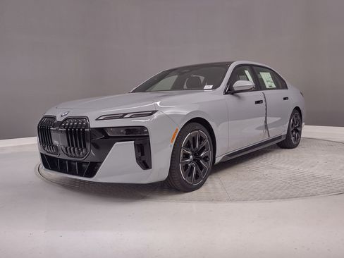 New 2026 BMW 740i w/ Premium Package image 30