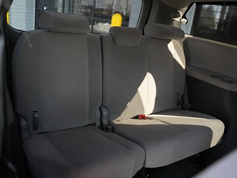 Used 2018 Toyota Sienna LE image 39