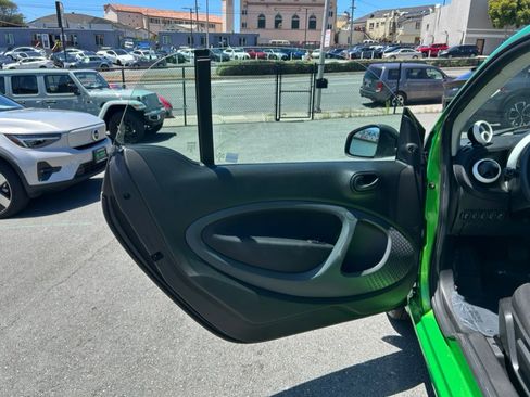 Used 2017 smart fortwo electric drive RWD image 10