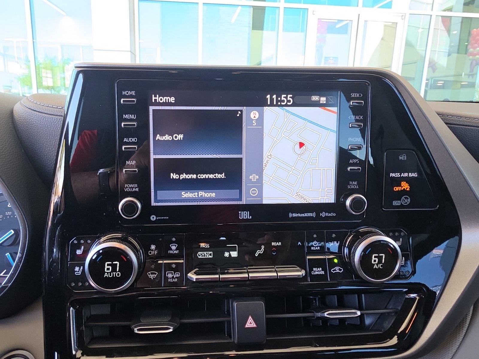Used 2021 Toyota Highlander Limited FWD image 9