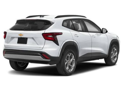 Used 2025 Chevrolet Trax LT w/ LT Convenience Package FWD image 5