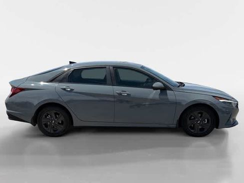 Certified 2022 Hyundai Elantra SEL FWD image 6
