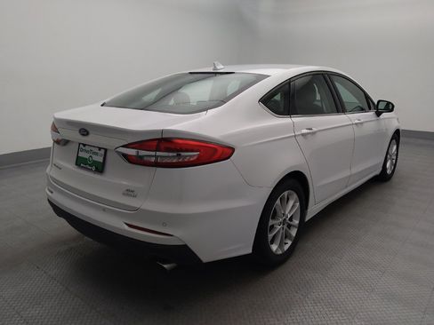 Used 2019 Ford Fusion SE FWD image 9