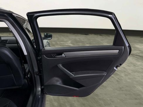 Used 2015 Volkswagen Passat 1.8T Limited Edition image 18