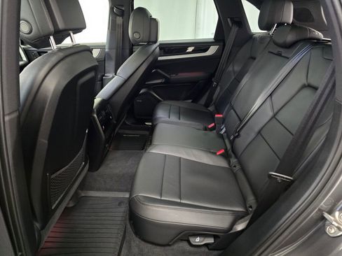 Certified 2025 Porsche Cayenne image 21