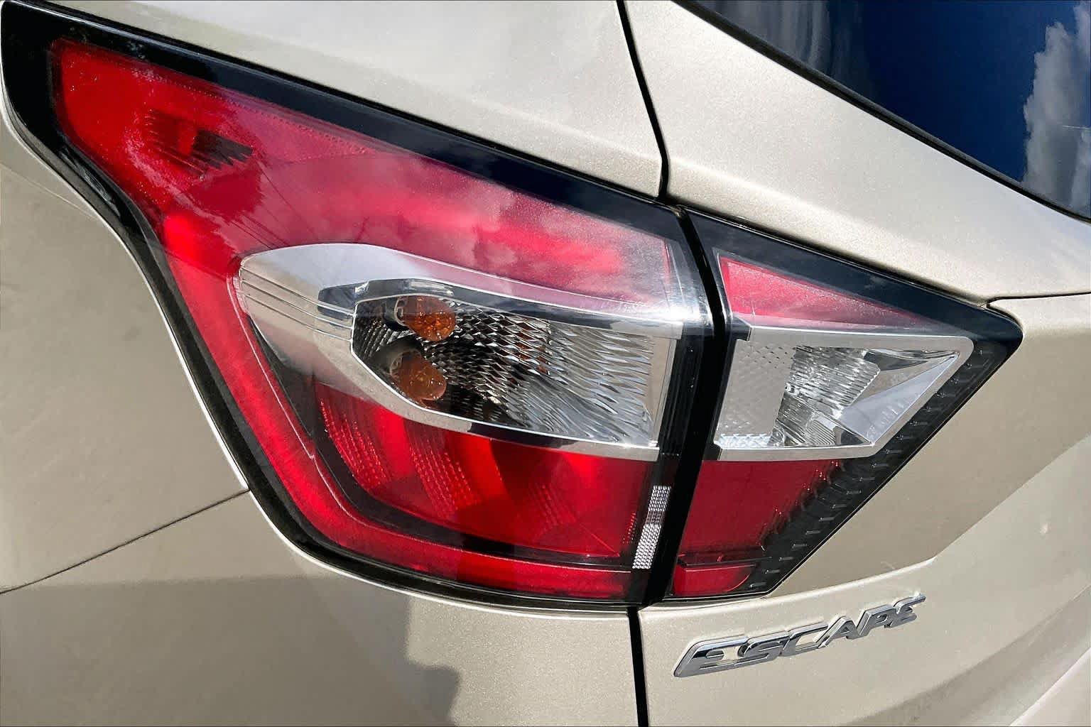 Used 2017 Ford Escape SE w/ Equipment Group 201A FWD image 28