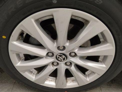 Used 2020 Toyota Camry LE image 31