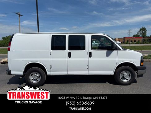 Used 2021 Chevrolet Express 2500 w/ Driver Convenience Package RWD image 15