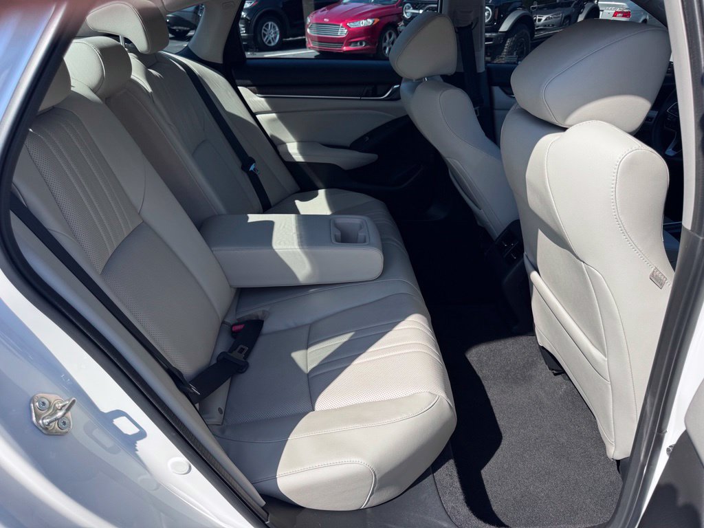 Used 2018 Honda Accord Touring image 24