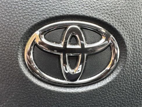 Certified 2022 Toyota RAV4 LE image 31