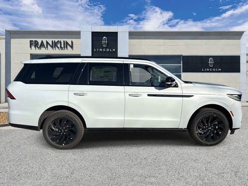 New 2026 Lincoln Navigator Reserve w/ Jet Appearance Package AWD/4WD image 8