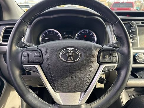 Used 2017 Toyota Highlander Plus image 10