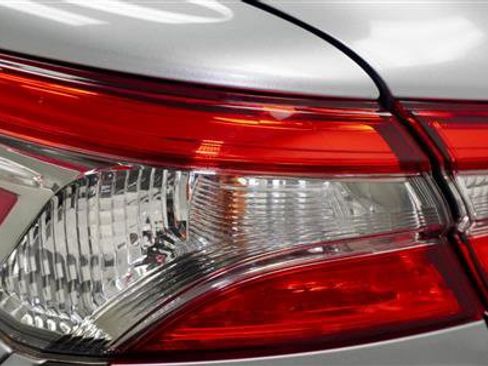 Used 2018 Toyota Camry SE image 34