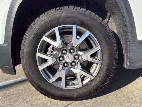 Used 2023 GMC Acadia SLT AWD/4WD image 12