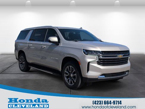 Used 2022 Chevrolet Suburban LT w/ Luxury Package image 1