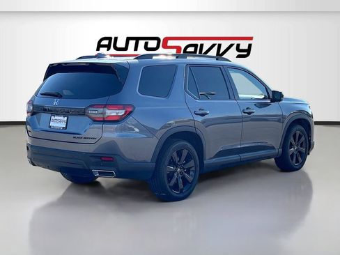 Used 2025 Honda Pilot Black Edition image 7