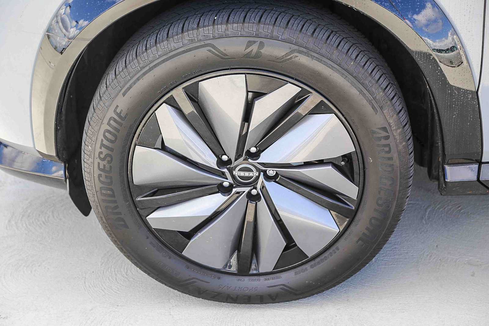 Used 2024 Nissan Ariya AWD image 11