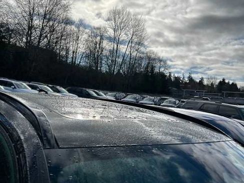 Used 2023 Volvo XC40 Recharge Ultimate image 3