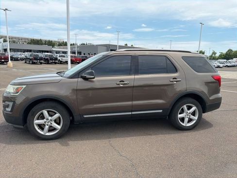 Used 2016 Ford Explorer XLT AWD/4WD image 4
