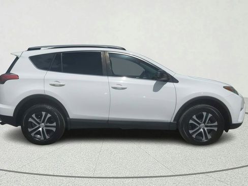 Used 2018 Toyota RAV4 LE image 7