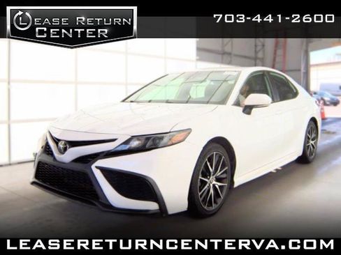Used 2022 Toyota Camry SE FWD image 1