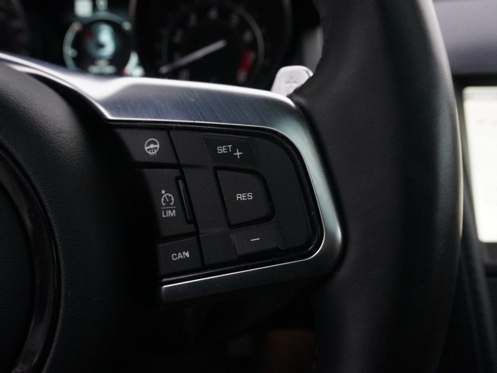 Used 2019 Jaguar F-TYPE R-Dynamic AWD/4WD image 44