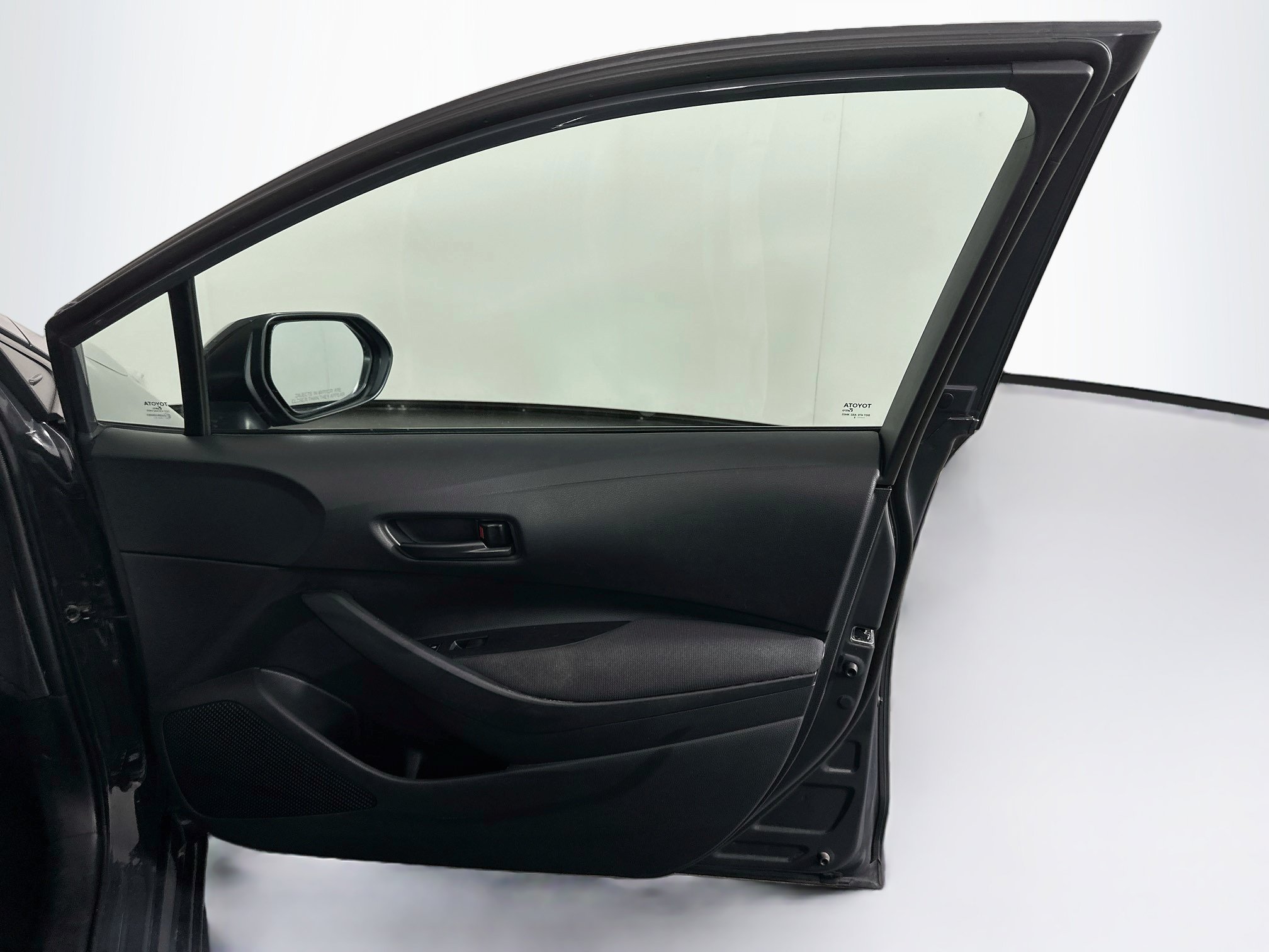 Used 2025 Toyota Corolla LE FWD image 30