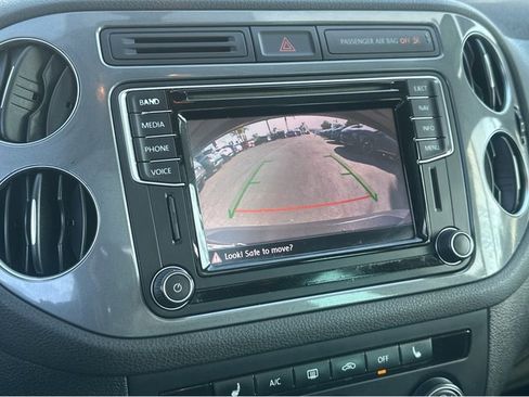 Used 2016 Volkswagen Tiguan SE image 9