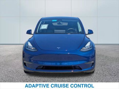 Used 2022 Tesla Model Y Long Range AWD/4WD image 3