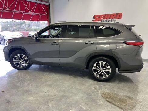 Used 2022 Toyota Highlander XLE image 6