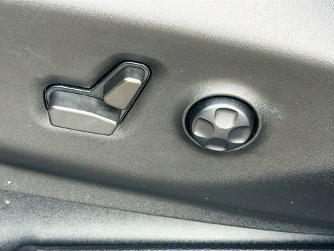 Used 2021 Chrysler Pacifica Touring-L w/ Uconnect Theater Family Group image 25