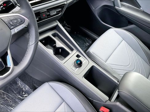 New 2026 Volkswagen Tiguan SE R-Line AWD/4WD image 7