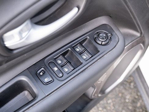 Used 2023 Jeep Renegade Limited image 16