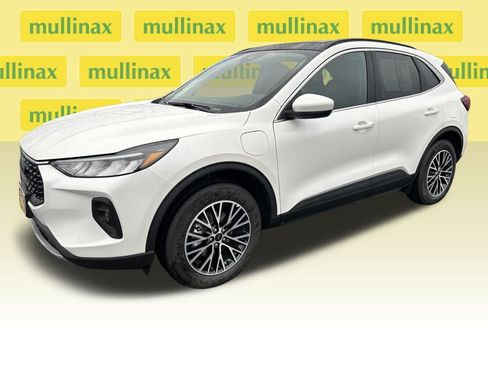 Used 2025 Ford Escape Base w/ Class II Trailer Tow Package image 14