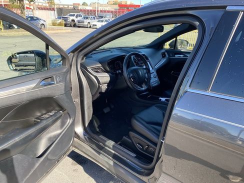 Used 2019 Lincoln MKC Premiere image 10