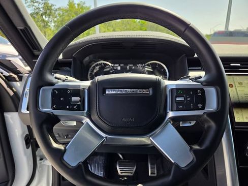 Used 2023 Land Rover Discovery Metropolitan Edition AWD/4WD image 21