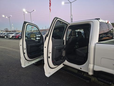 New 2026 Ford F250 Lariat w/ Black Appearance Package image 20