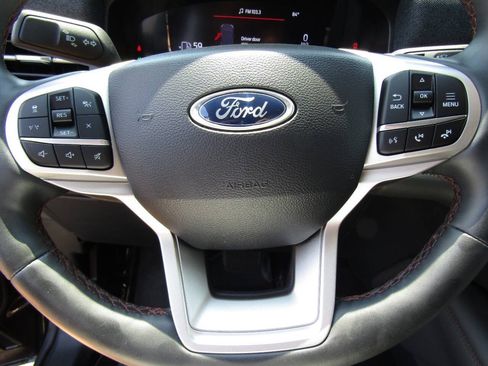 Used 2025 Ford Explorer Active w/ Active Comfort Package AWD/4WD image 18