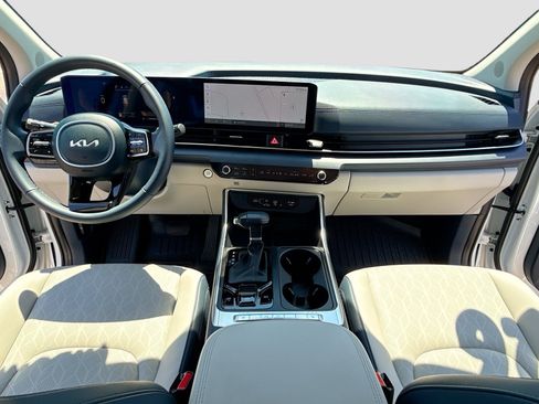 Used 2026 Kia Carnival EX FWD image 3