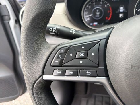 Used 2020 Nissan Versa SV FWD image 28