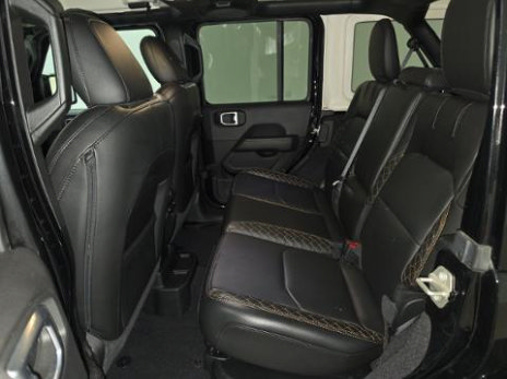 Used 2023 Jeep Wrangler Unlimited Sahara AWD/4WD image 6